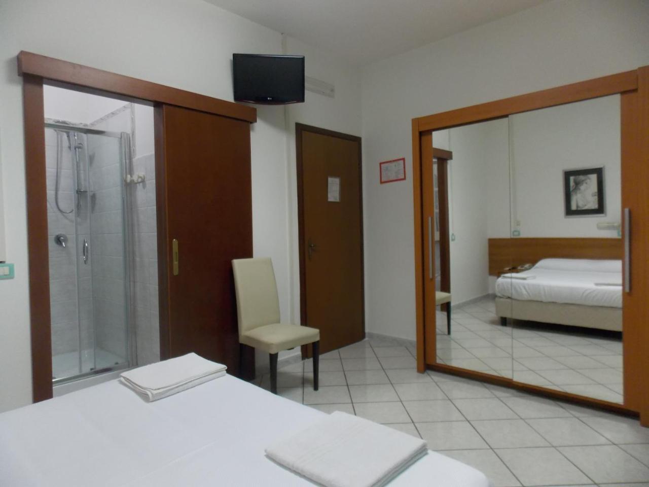 Hotel Villa Dei Butteri - อาพริเลีย ภายนอก รูปภาพ